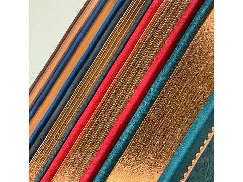 Ежедневник недатированный А4 Royal, красный с бронзовым срезом - рис 7.