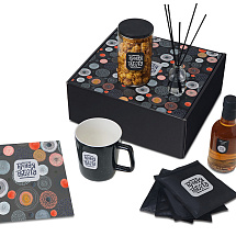 Подарочный набор Re:y. Treat с кружкой, сиропом и попкорном