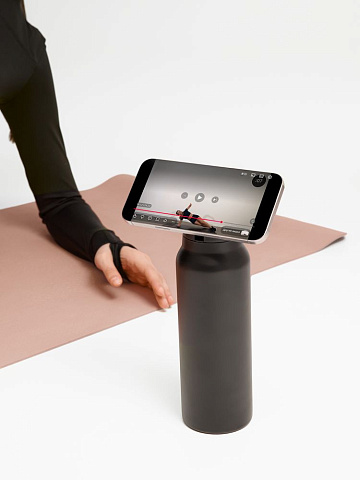 Термобутылка Magnus с магнитным держателем для телефона, черная - рис 11.