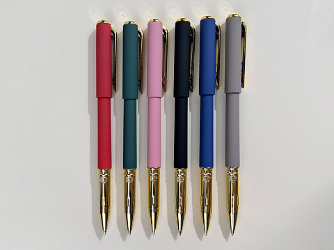 Ручка пластиковая шариковая Parliament, 0,7 мм, синие чернила, красный/золотистый - рис 7.